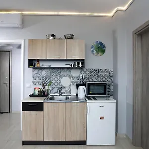 https://iris-apartment-thessaloniki.hotels-of-thessaloniki.com